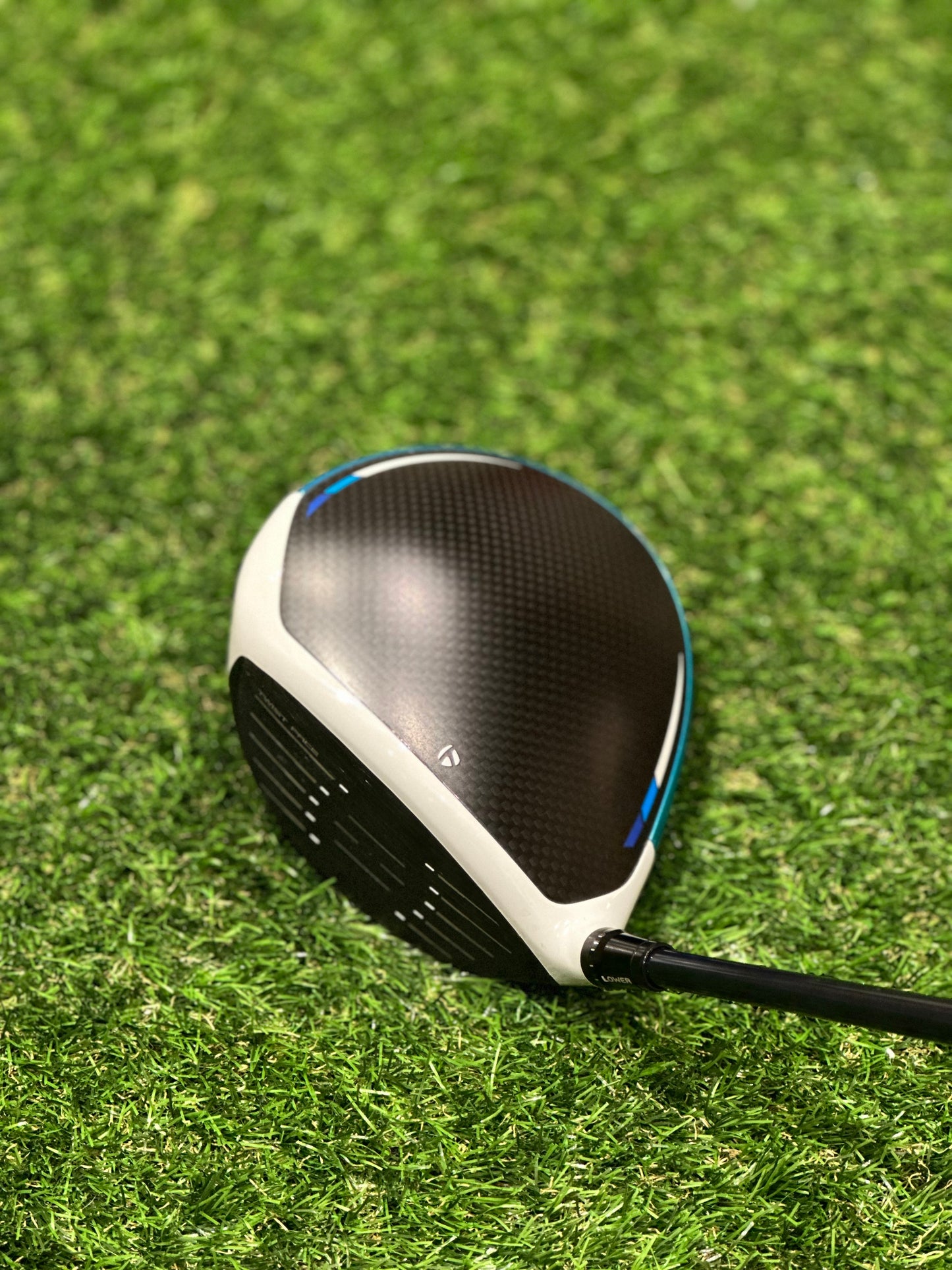 Taylormade SIM2 Max Driver / 10.5 Degree / Regular Flex / Fujikura Ventus Blue