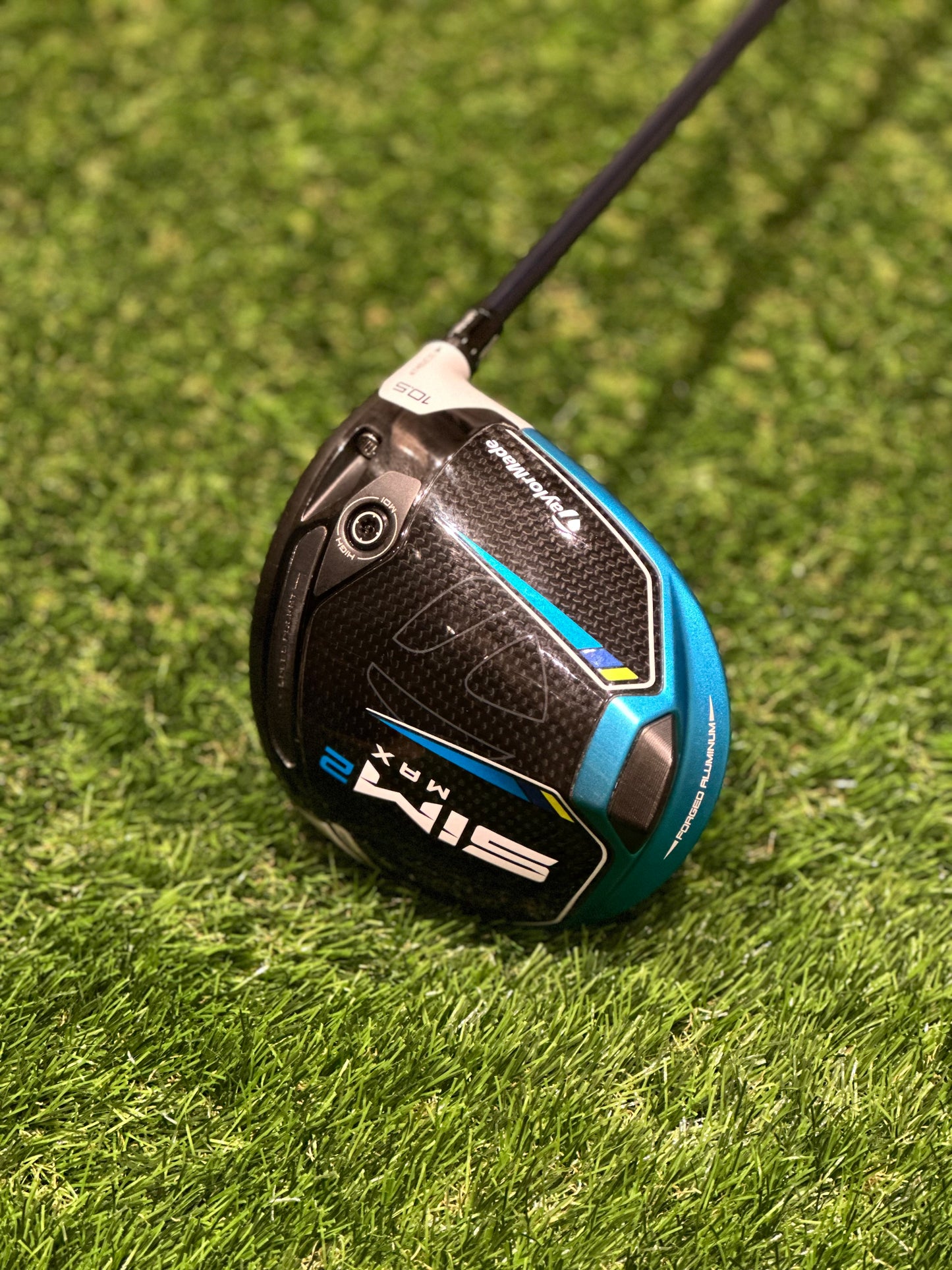 Taylormade SIM2 Max Driver / 10.5 Degree / Regular Flex / Fujikura Ventus Blue
